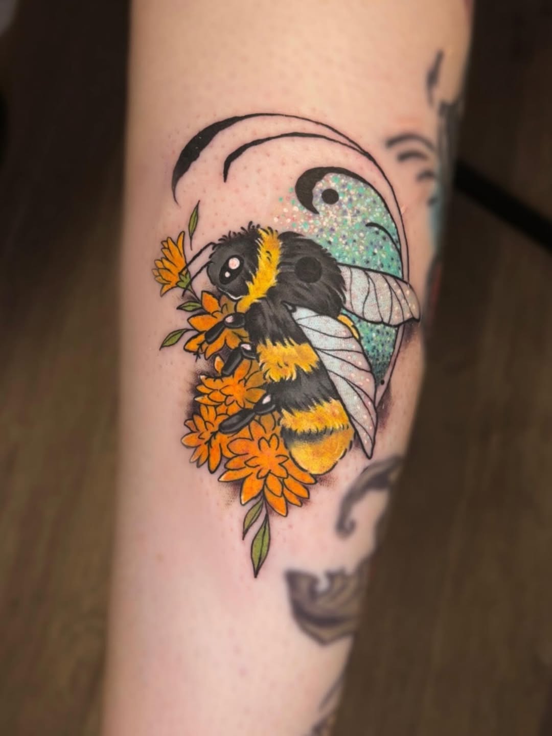 31 Bee Tattoo Ideas 2026: Tiny Bumble Designs, Fine Line Ink & Realistic Honey Bee Inspiration