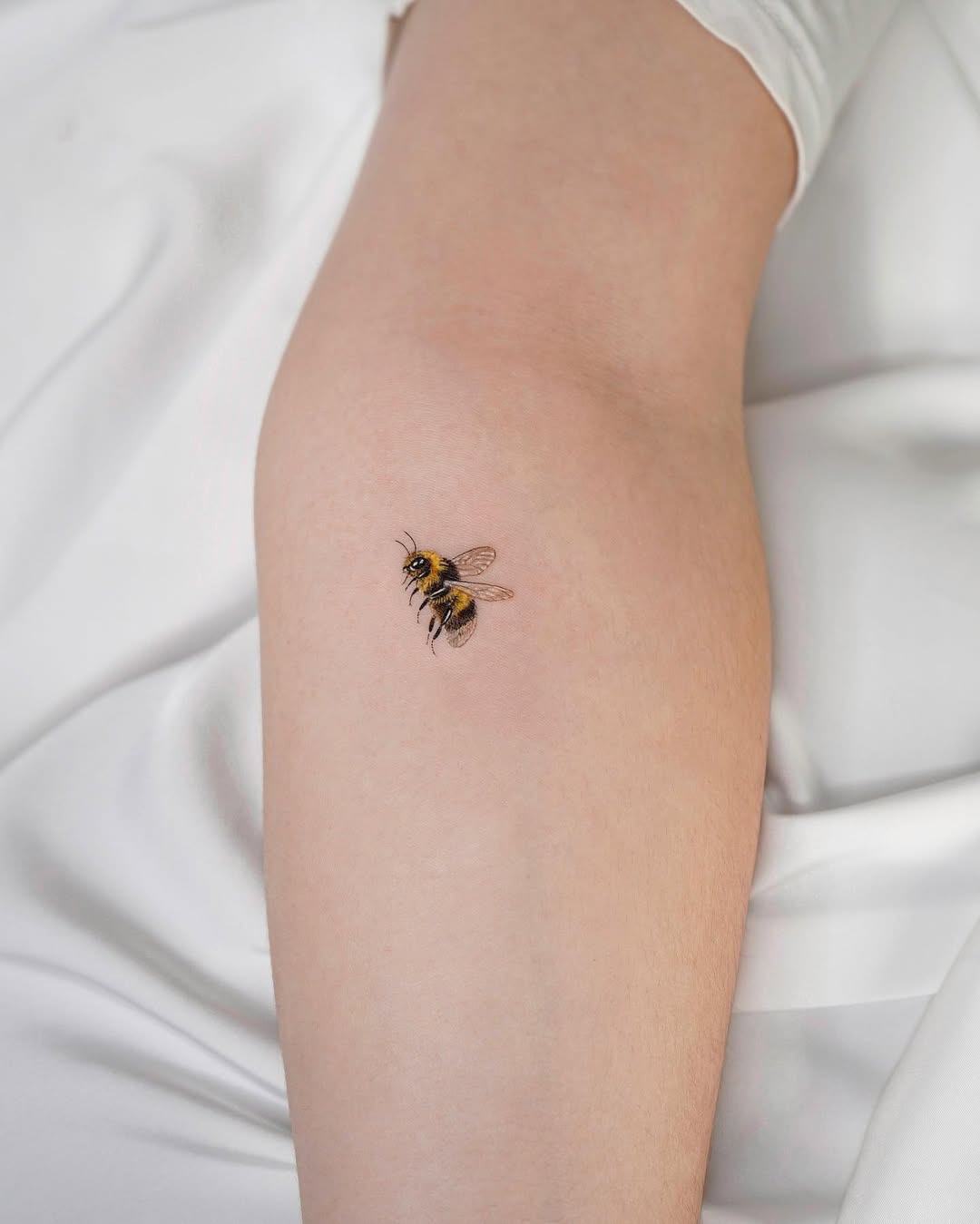31 Bee Tattoo Ideas 2026: Tiny Bumble Designs, Fine Line Ink & Realistic Honey Bee Inspiration