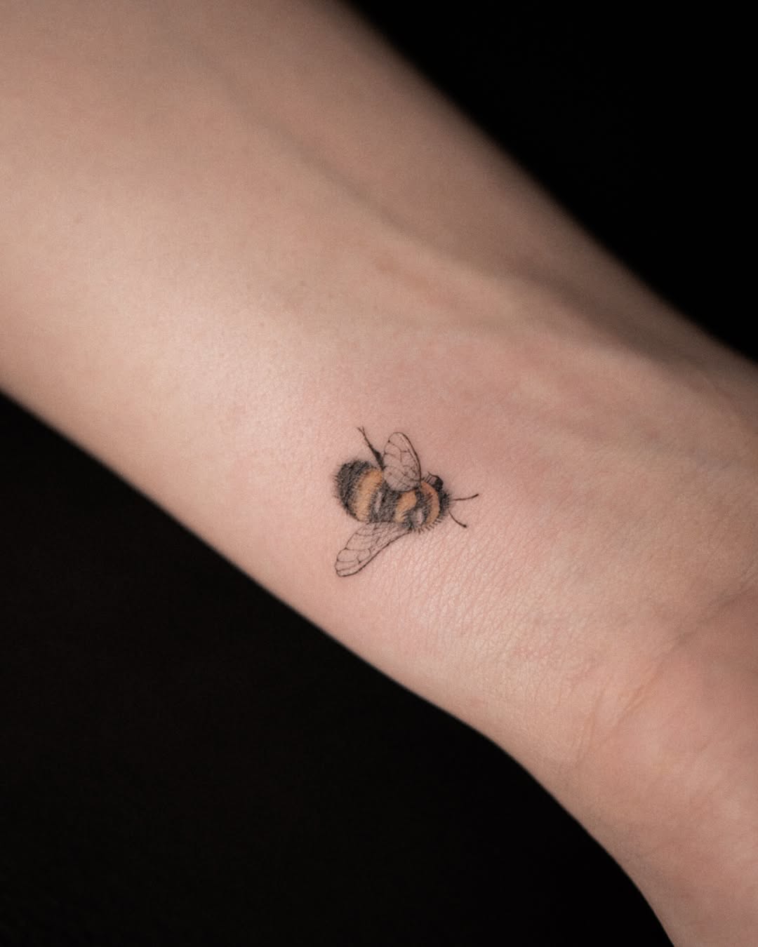 31 Bee Tattoo Ideas 2026: Tiny Bumble Designs, Fine Line Ink & Realistic Honey Bee Inspiration
