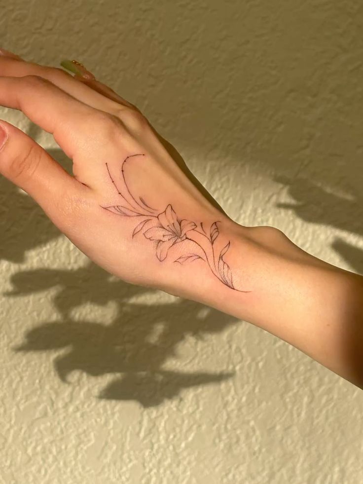 28 Hand Tattoo Ideas 2026: The Most Stylish Designs Taking Over This Year