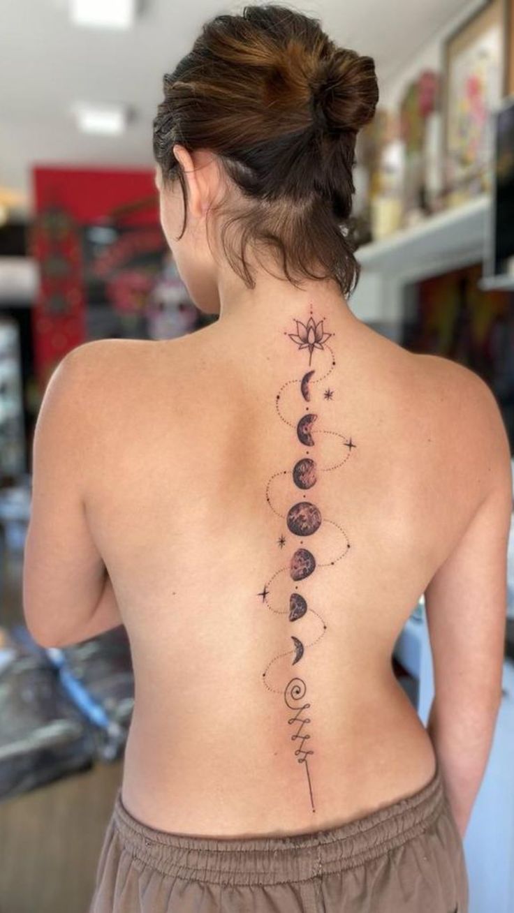 28 Spine Tattoo Ideas 2026: Elegant, Meaningful & Fine Line Designs Taking Over This Year