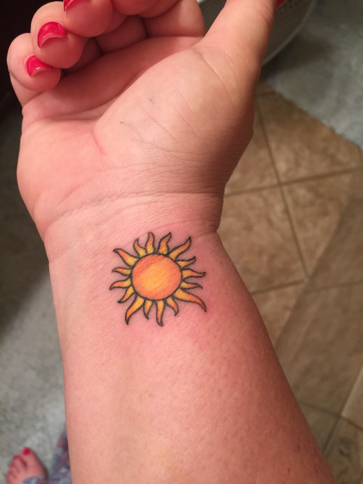 27 Sun Tattoo Ideas 2026: Aesthetic Fine Line, Minimalist & Celestial Designs for Women and Men