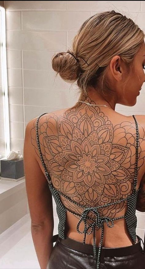 28 Spine Tattoo Ideas 2026: Elegant, Meaningful & Fine Line Designs Taking Over This Year
