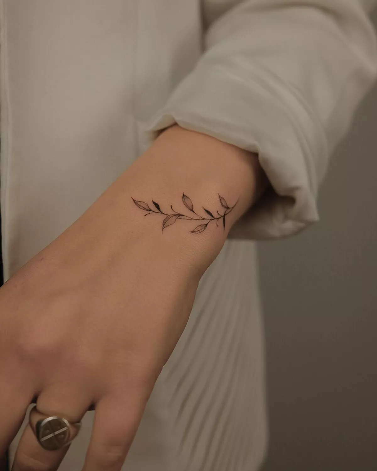 28 Hand Tattoo Ideas 2026: The Most Stylish Designs Taking Over This Year