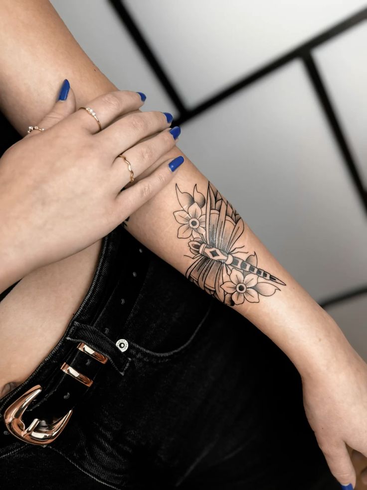 31 Dragonfly Tattoo Ideas 2026: Elegant Fine Line Designs, Tiny Tattoos & Feminine Ink Inspiration