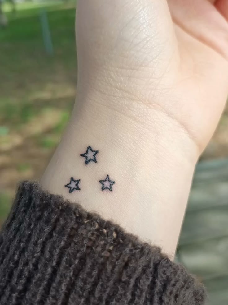 29 Simple Tattoo Ideas 2026: Minimal Designs That Still Make a Statement
