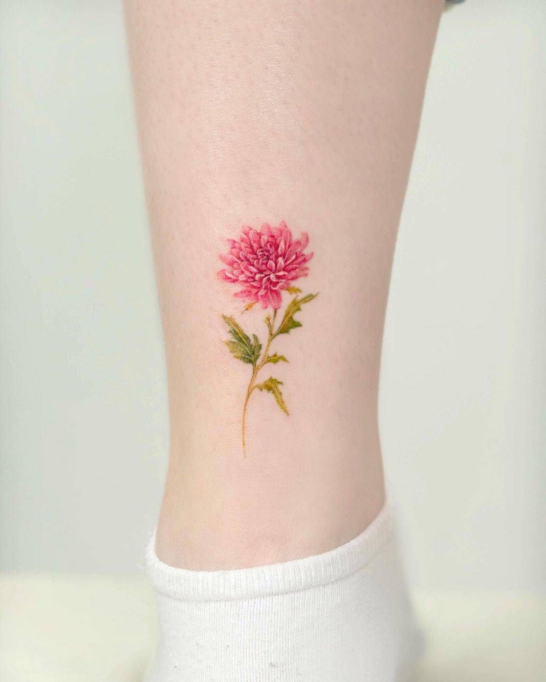 29 Chrysanthemum Tattoo Ideas 2026: Elegant Floral Designs Full of Meaning