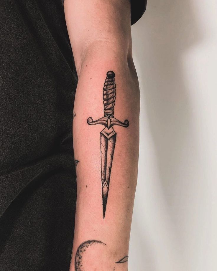 30 Dagger Tattoo Ideas 2026: Stunning Blade Designs That Balance Beauty, Symbolism, and Edge