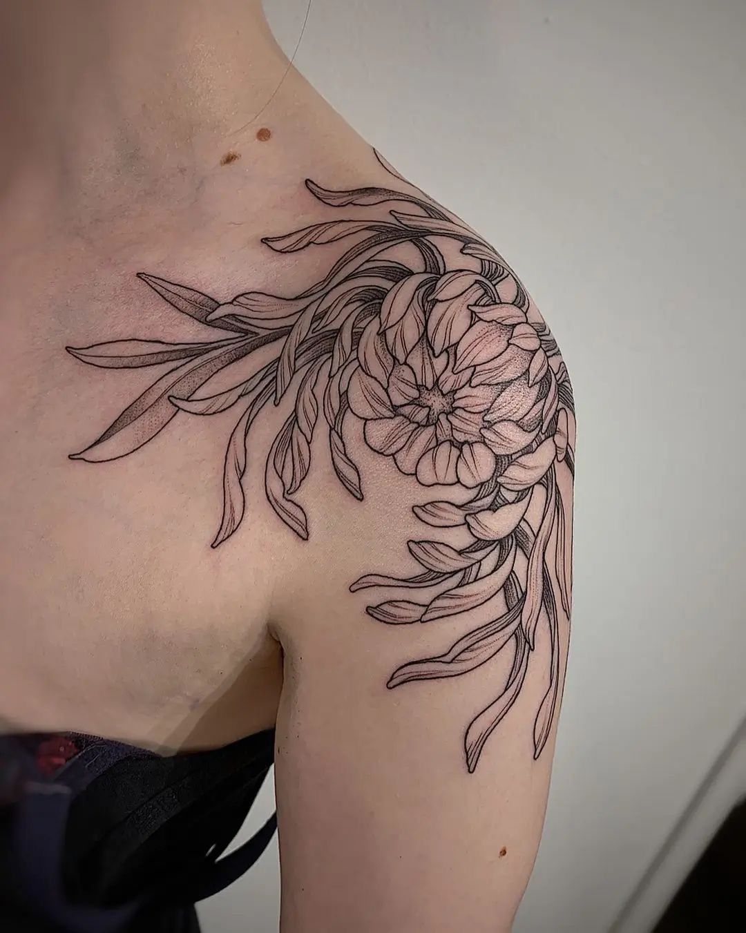 29 Chrysanthemum Tattoo Ideas 2026: Elegant Floral Designs Full of Meaning