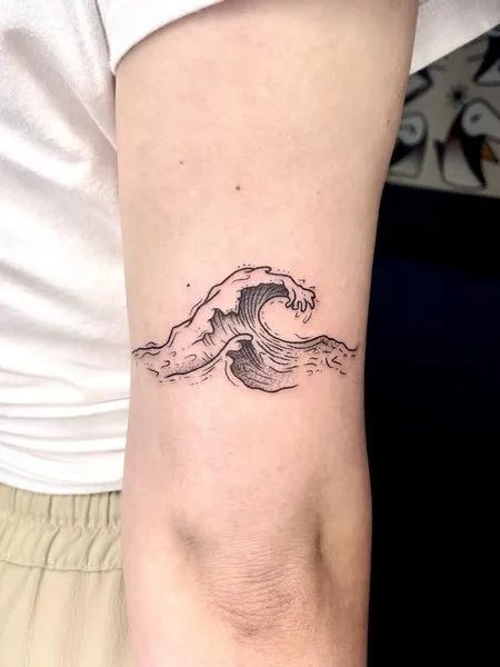 29 Wave Tattoo Ideas 2026: Ocean-Inspired Designs That Capture Freedom, Motion, and Meaning