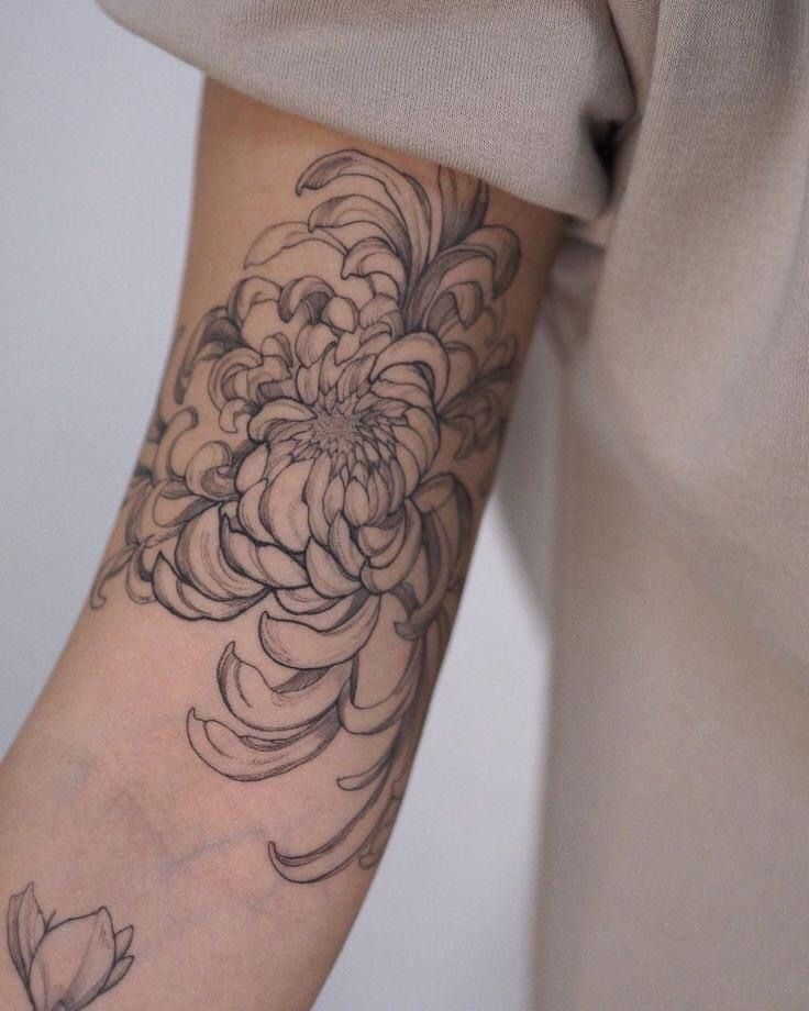 29 Chrysanthemum Tattoo Ideas 2026: Elegant Floral Designs Full of Meaning