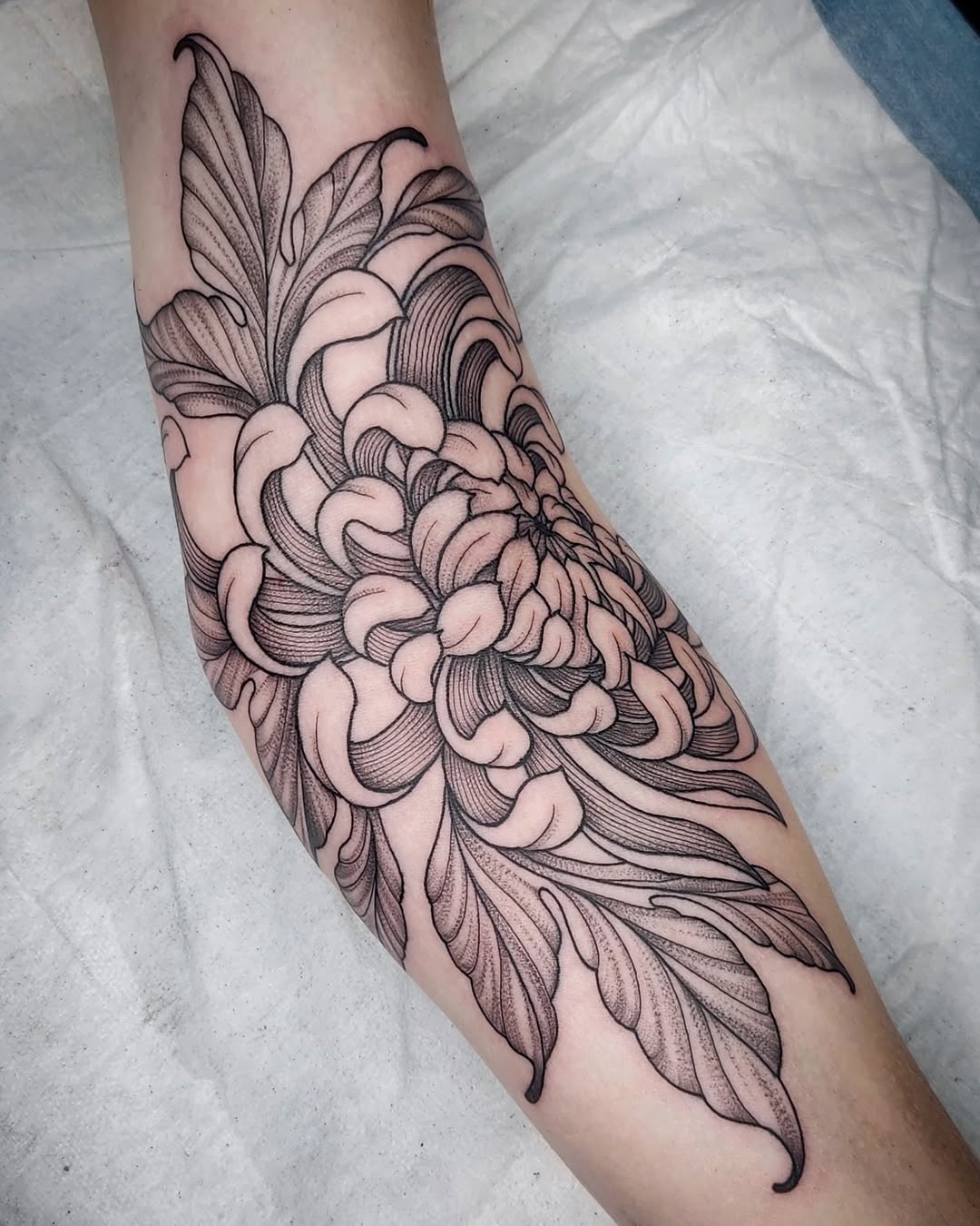 29 Chrysanthemum Tattoo Ideas 2026: Elegant Floral Designs Full of Meaning