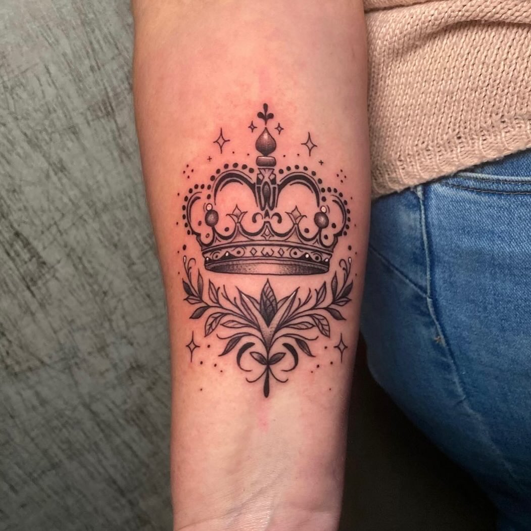28 Crown Tattoo Ideas 2026: Regal Designs That Symbolize Power, Confidence, and Legacy