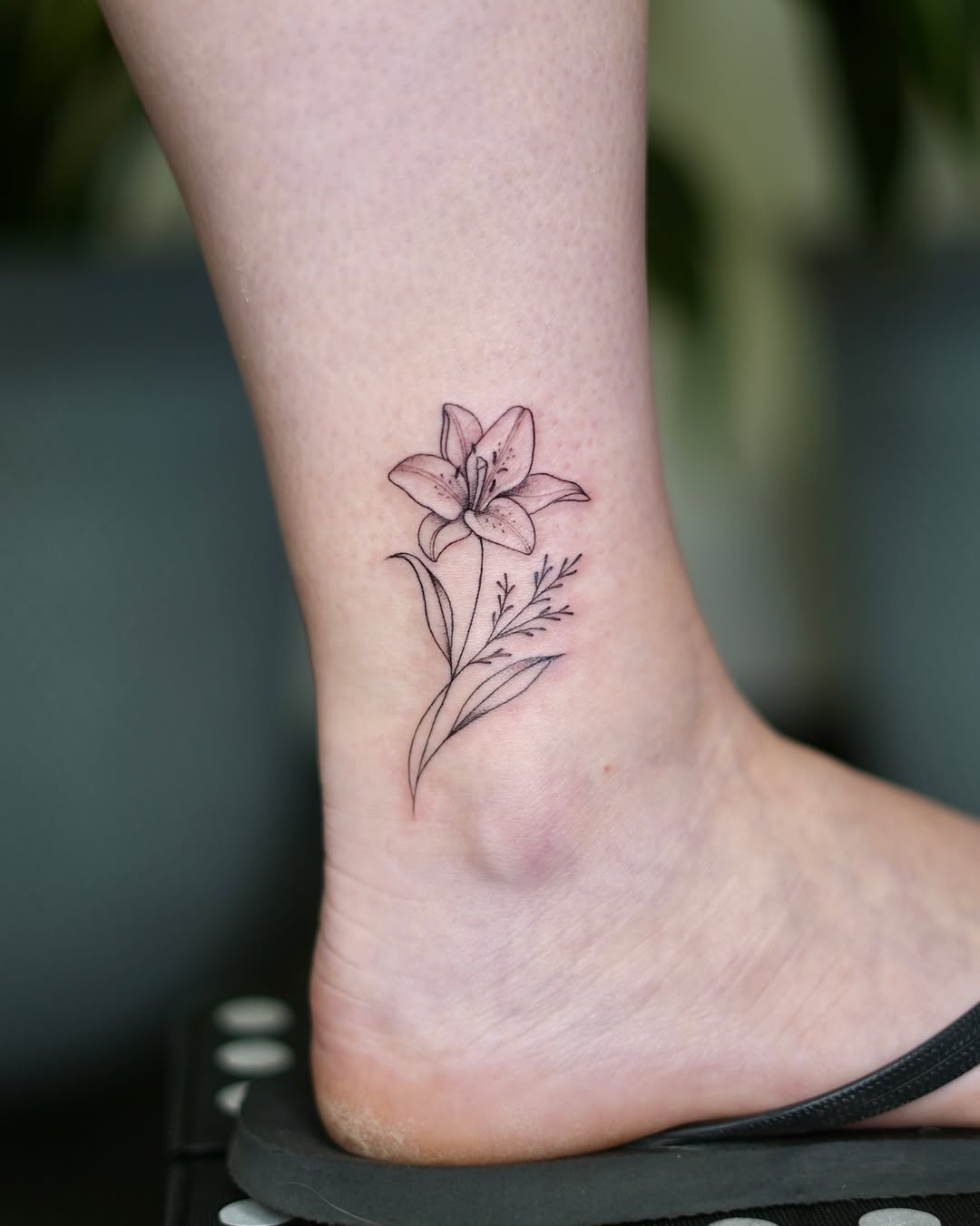 29 Lily Tattoo Ideas 2026: Elegant Floral Designs for Every Style