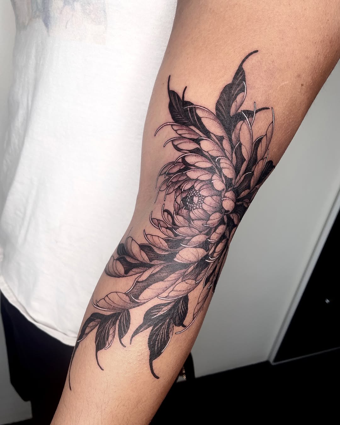29 Chrysanthemum Tattoo Ideas 2026: Elegant Floral Designs Full of Meaning