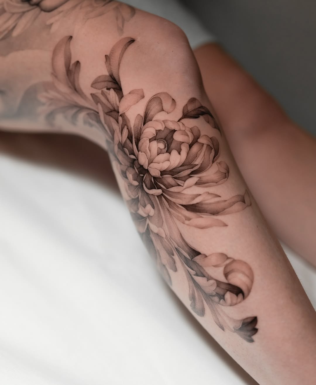 29 Chrysanthemum Tattoo Ideas 2026: Elegant Floral Designs Full of Meaning