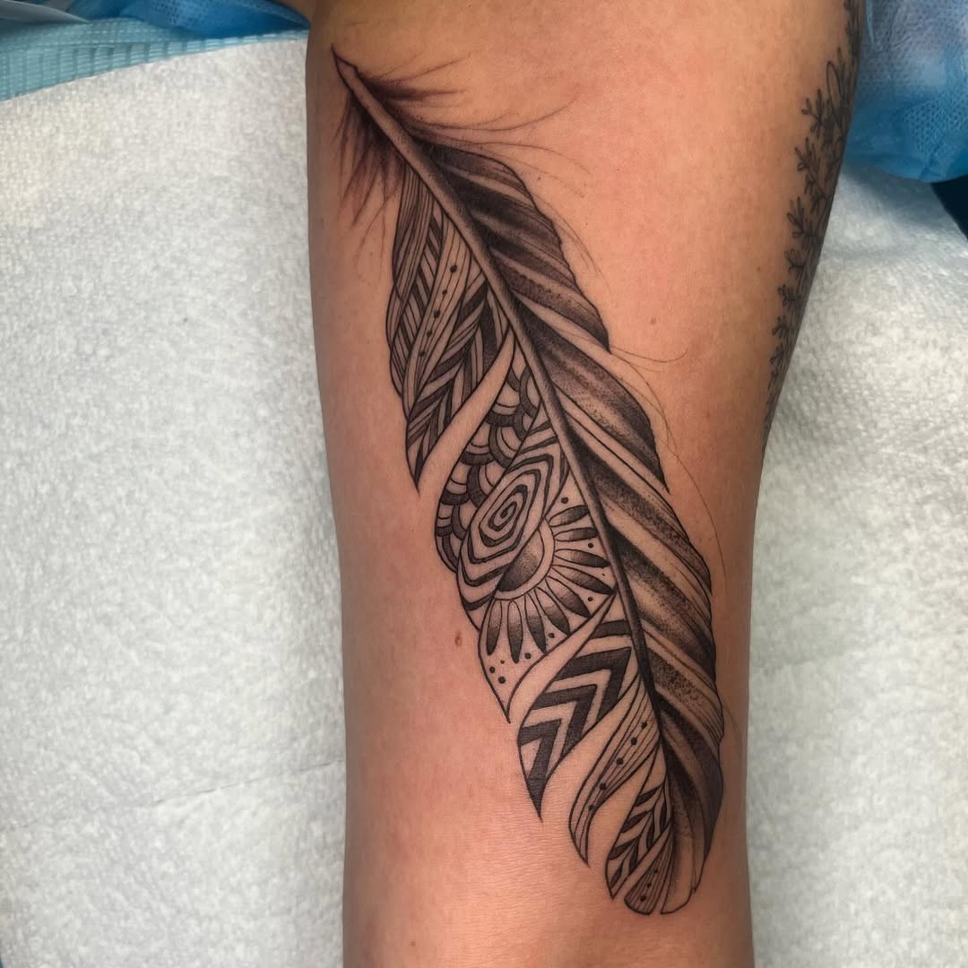 28 Feather Tattoo Ideas 2026: Elegant Designs, Symbolism, and Timeless Inspiration