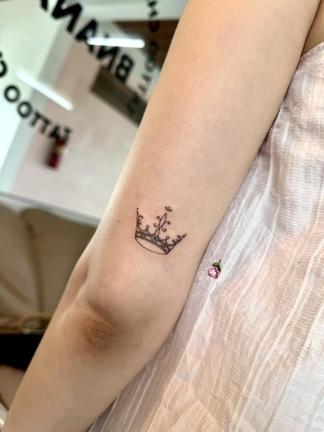 28 Crown Tattoo Ideas 2026: Regal Designs That Symbolize Power, Confidence, and Legacy