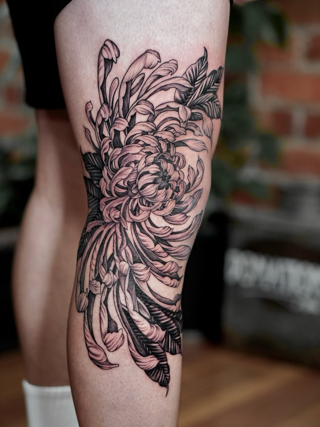 29 Chrysanthemum Tattoo Ideas 2026: Elegant Floral Designs Full of Meaning