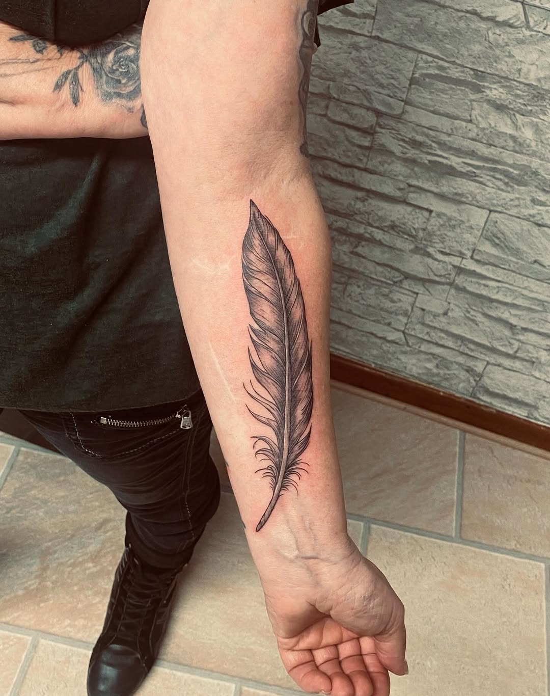28 Feather Tattoo Ideas 2026: Elegant Designs, Symbolism, and Timeless Inspiration