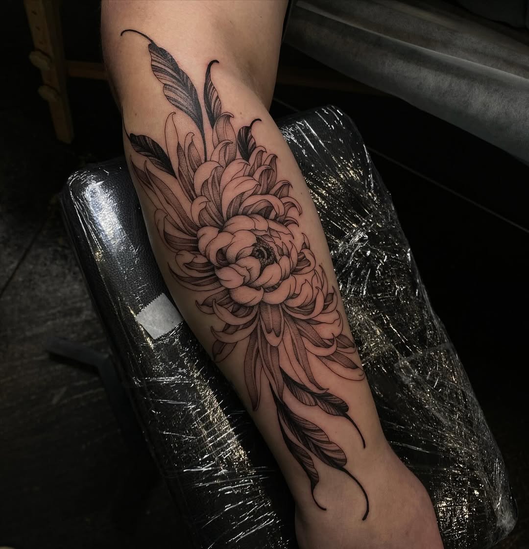 29 Chrysanthemum Tattoo Ideas 2026: Elegant Floral Designs Full of Meaning