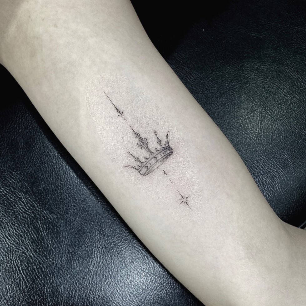 28 Crown Tattoo Ideas 2026: Regal Designs That Symbolize Power, Confidence, and Legacy