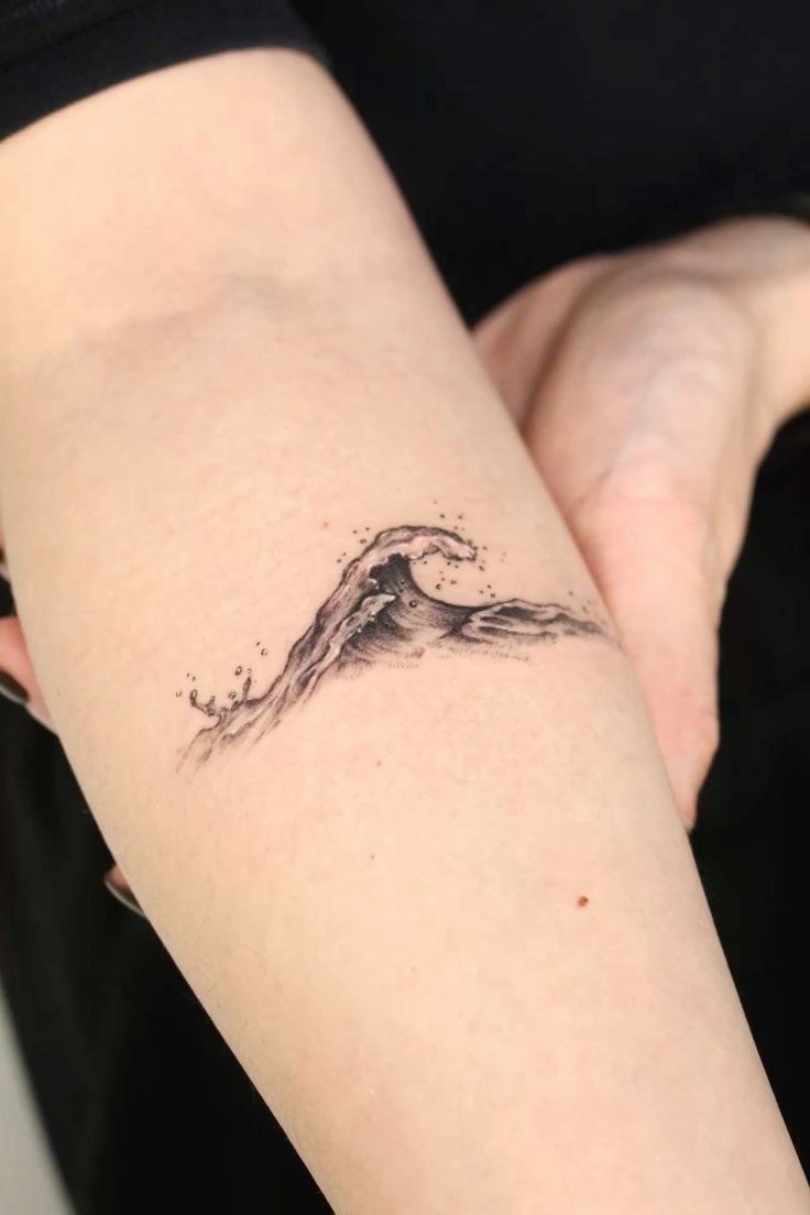 29 Wave Tattoo Ideas 2026: Ocean-Inspired Designs That Capture Freedom, Motion, and Meaning