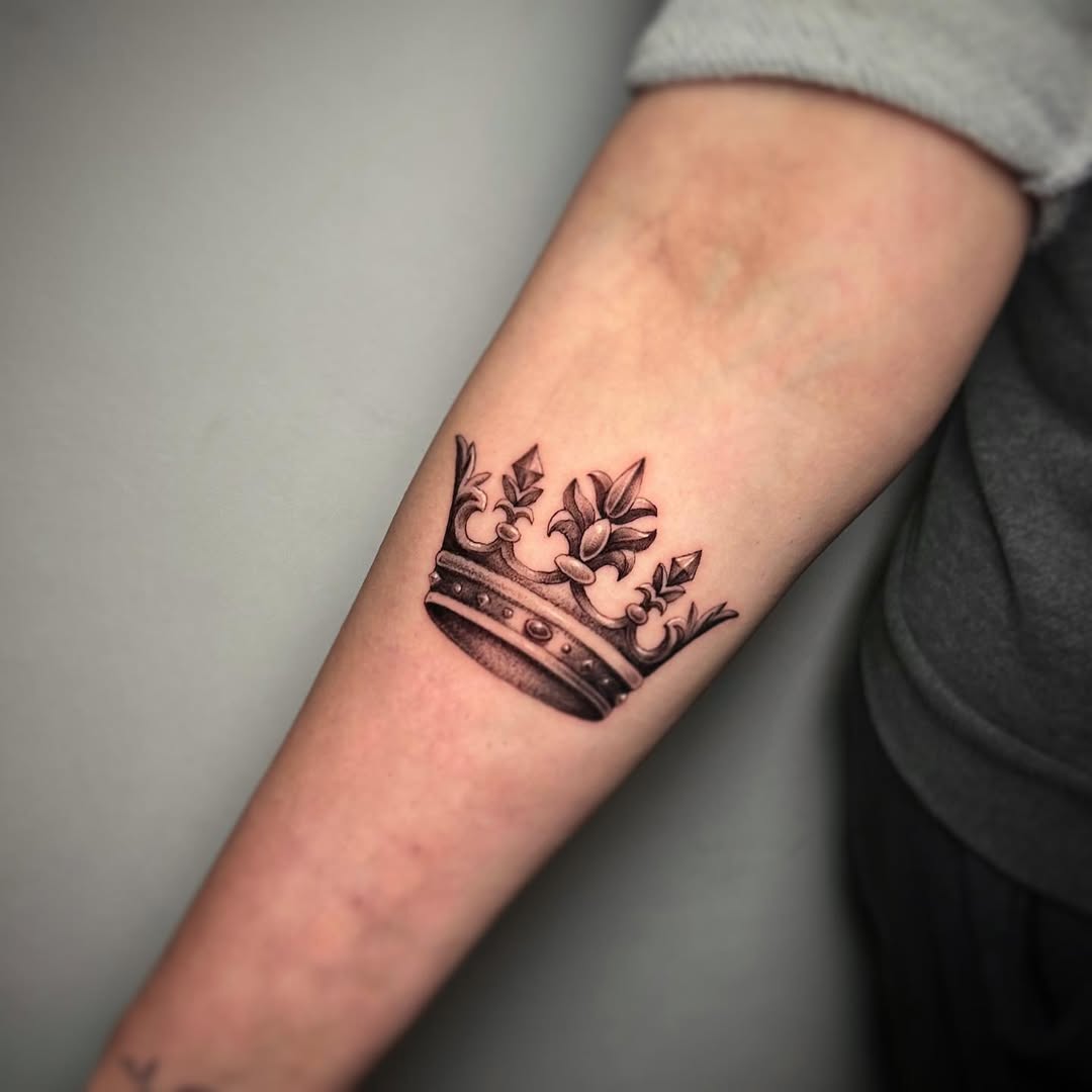 28 Crown Tattoo Ideas 2026: Regal Designs That Symbolize Power, Confidence, and Legacy
