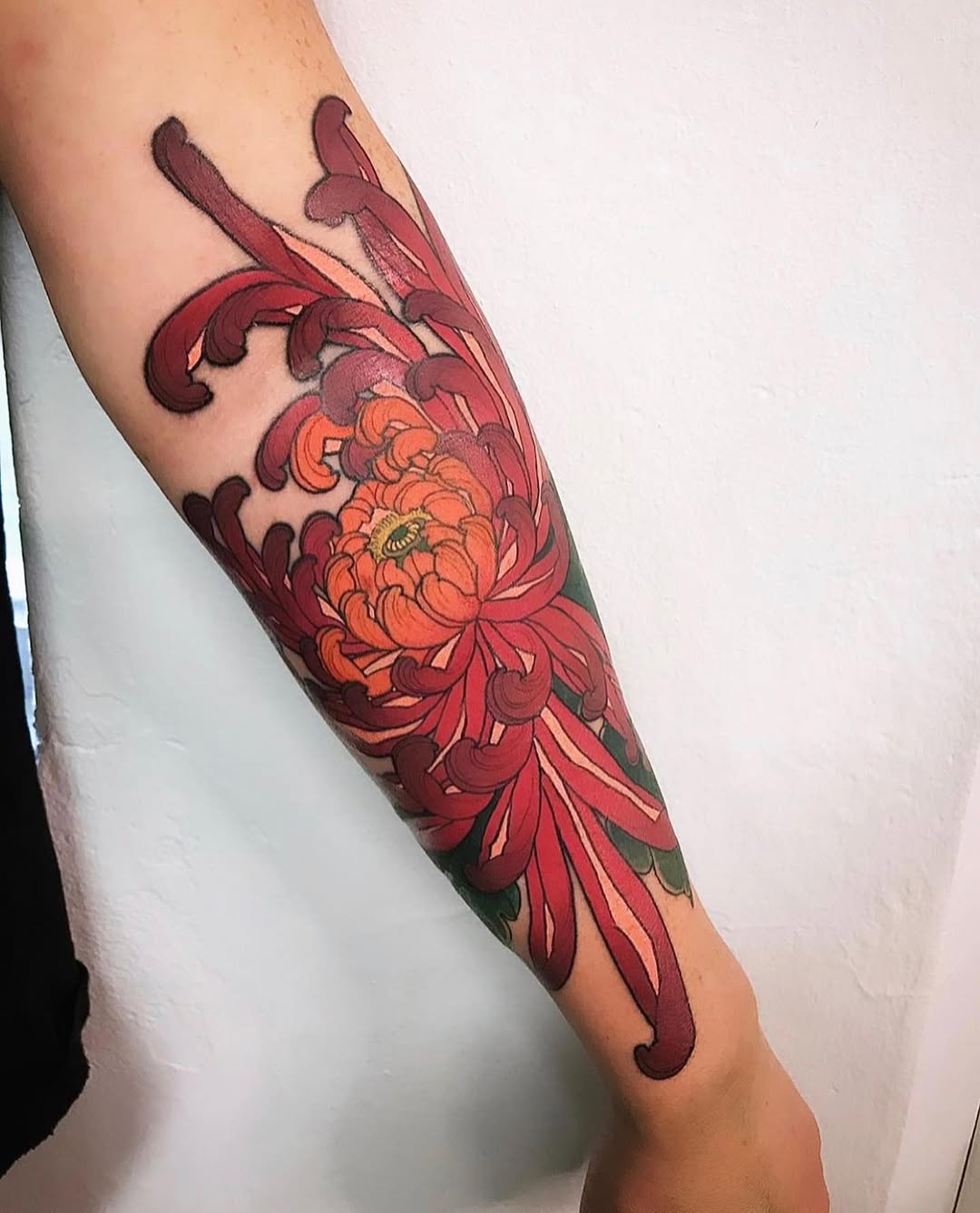 29 Chrysanthemum Tattoo Ideas 2026: Elegant Floral Designs Full of Meaning