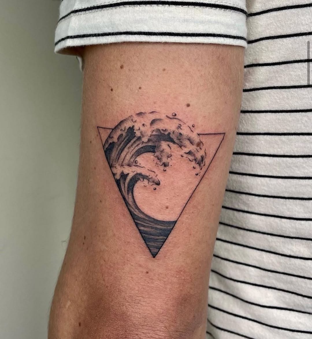 29 Wave Tattoo Ideas 2026: Ocean-Inspired Designs That Capture Freedom, Motion, and Meaning