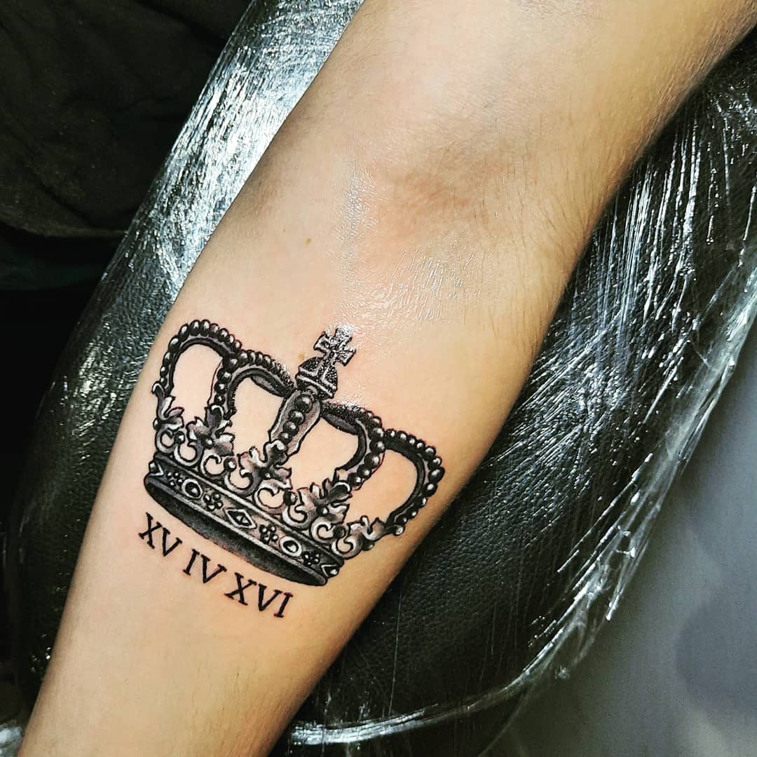 28 Crown Tattoo Ideas 2026: Regal Designs That Symbolize Power, Confidence, and Legacy