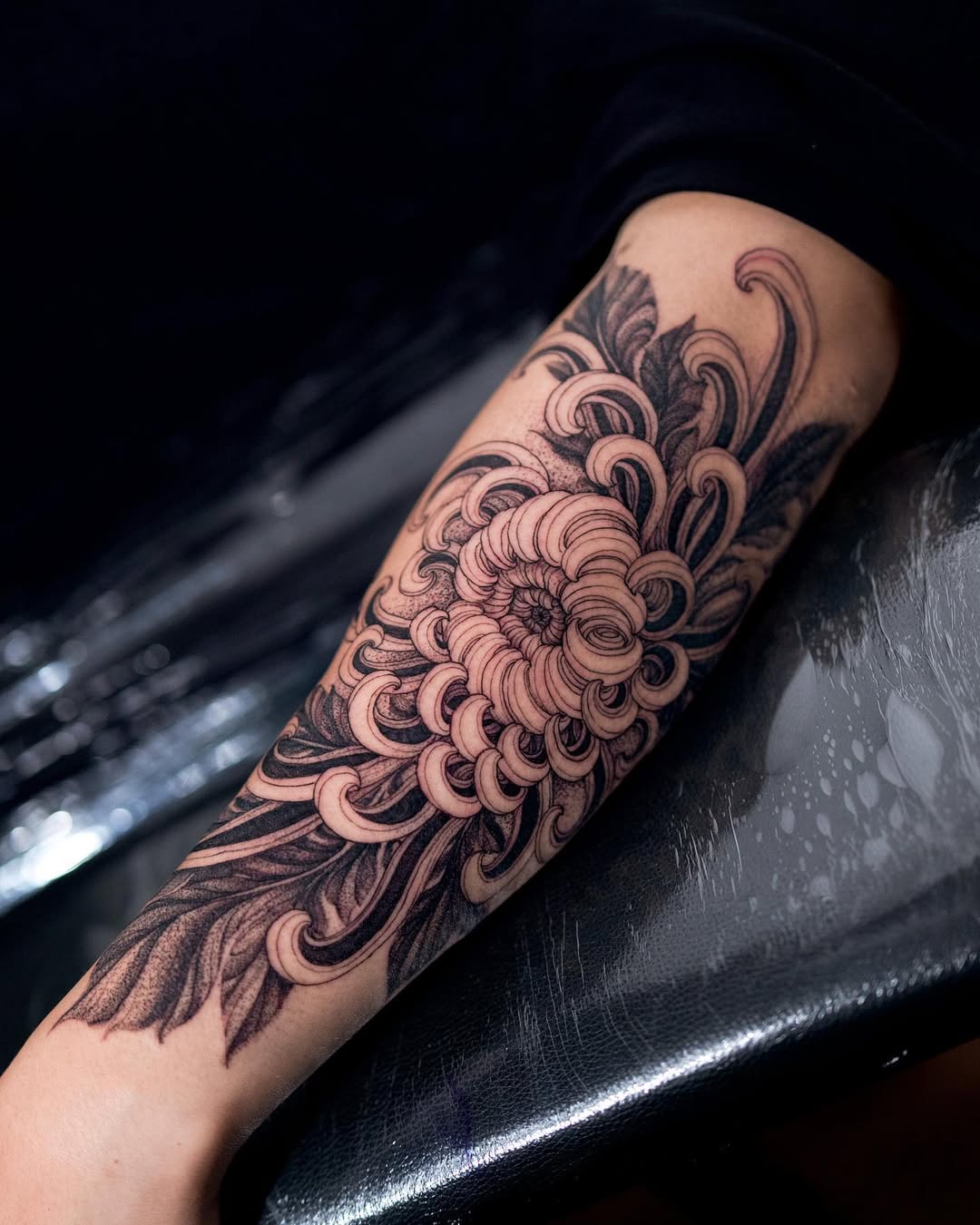 29 Chrysanthemum Tattoo Ideas 2026: Elegant Floral Designs Full of Meaning