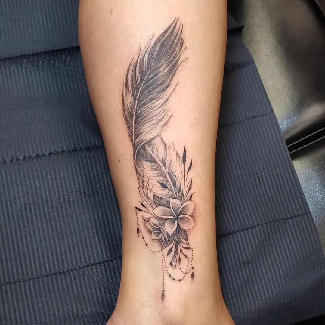 28 Feather Tattoo Ideas 2026: Elegant Designs, Symbolism, and Timeless Inspiration