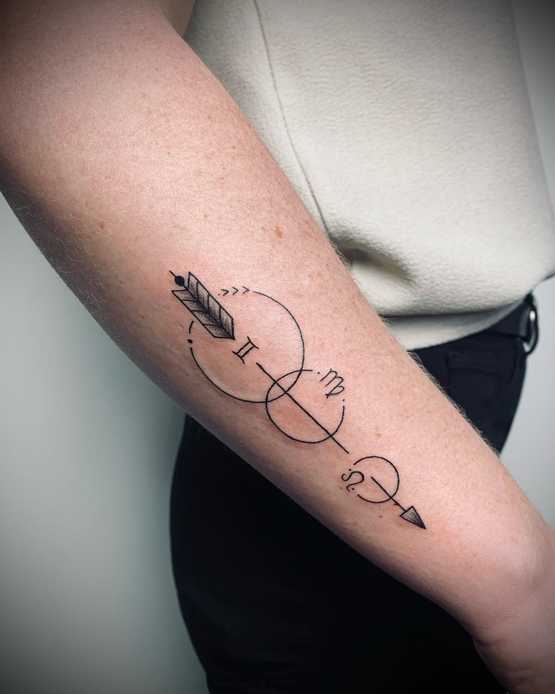 27 Arrow Tattoo Ideas 2026: Meaningful Designs That Balance Style, Symbolism, and Simplicity