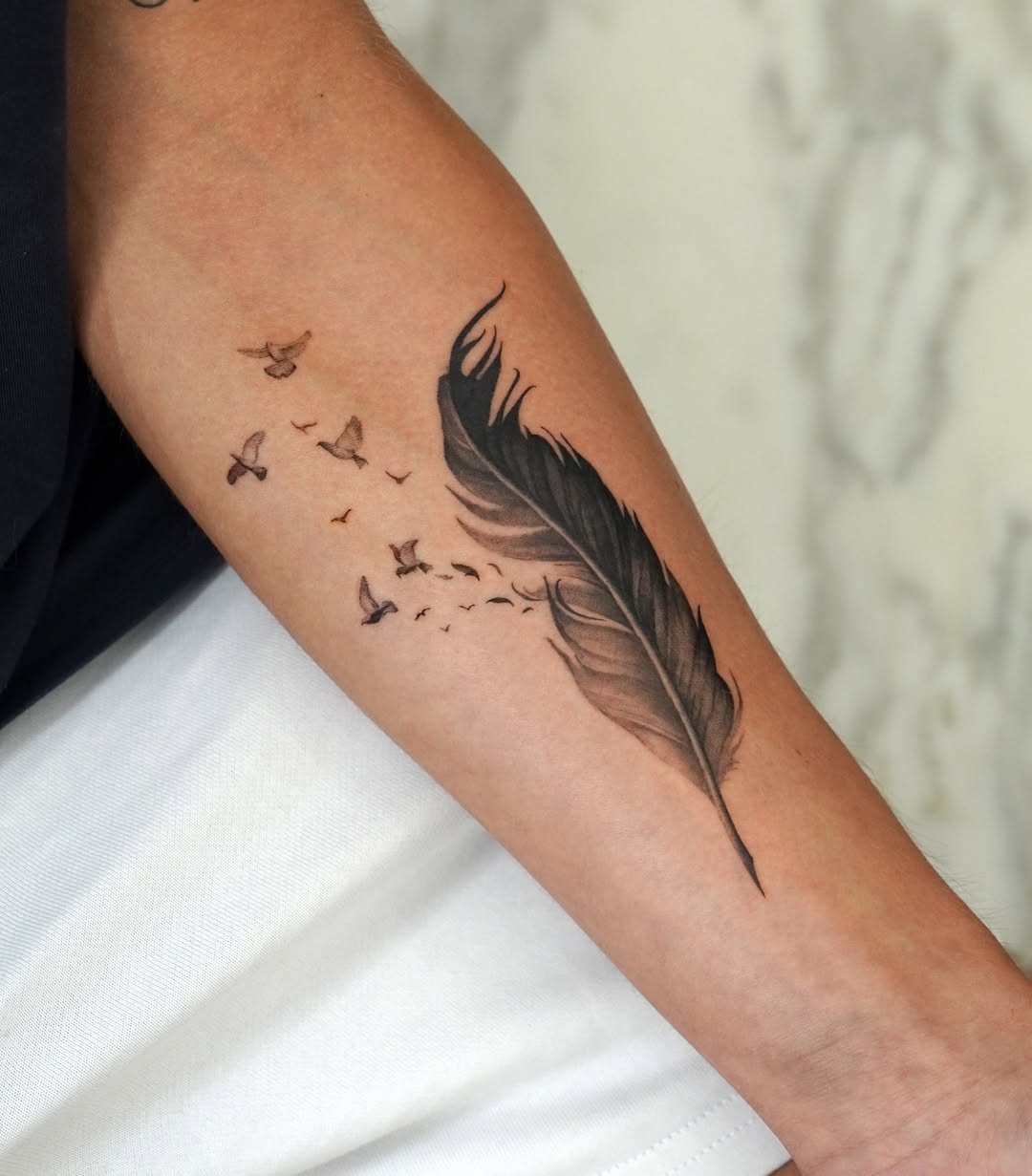 28 Feather Tattoo Ideas 2026: Elegant Designs, Symbolism, and Timeless Inspiration