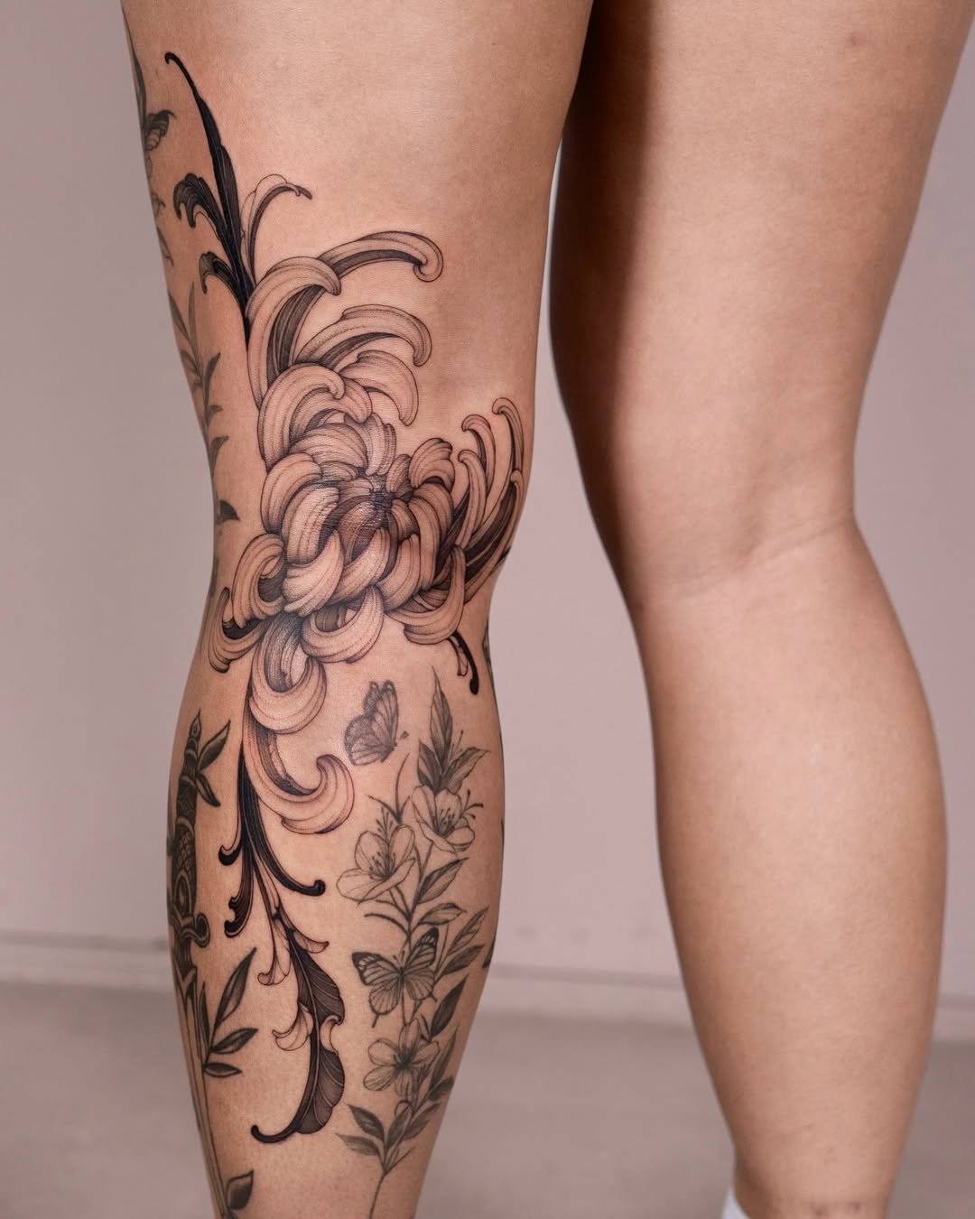 29 Chrysanthemum Tattoo Ideas 2026: Elegant Floral Designs Full of Meaning