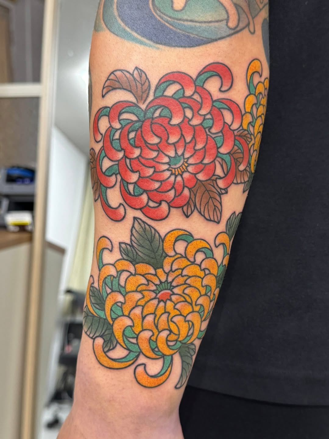 29 Chrysanthemum Tattoo Ideas 2026: Elegant Floral Designs Full of Meaning