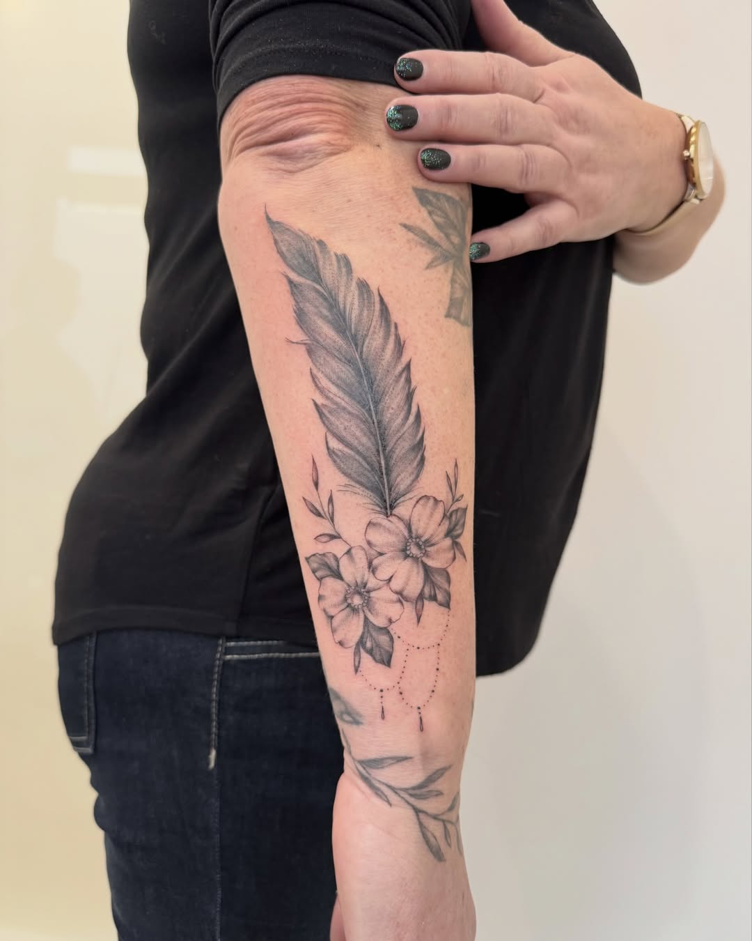 28 Feather Tattoo Ideas 2026: Elegant Designs, Symbolism, and Timeless Inspiration