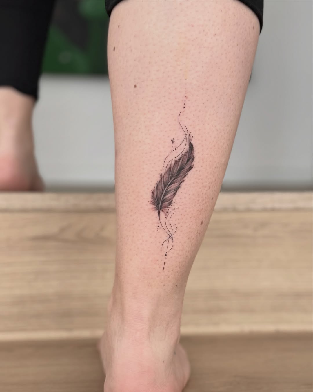 28 Feather Tattoo Ideas 2026: Elegant Designs, Symbolism, and Timeless Inspiration