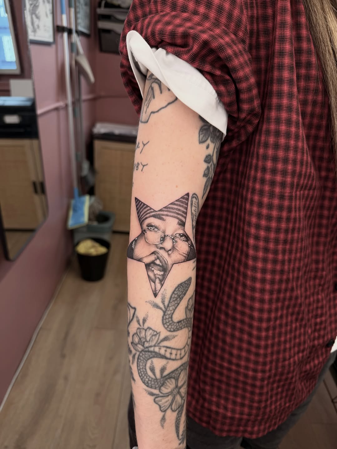 27 Billie Eilish Tattoo Ideas 2026: Creative Designs Inspired by Music, Style, and Meaning