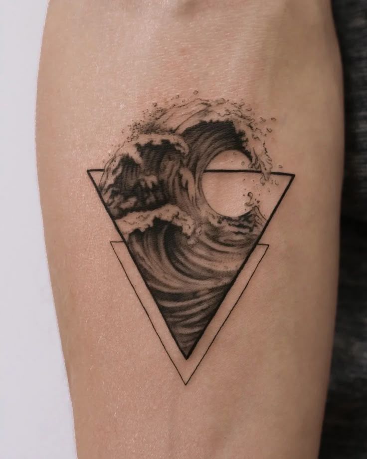29 Wave Tattoo Ideas 2026: Ocean-Inspired Designs That Capture Freedom, Motion, and Meaning