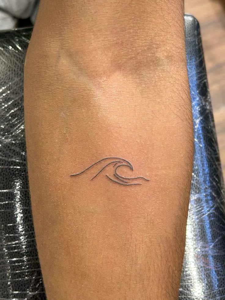 29 Wave Tattoo Ideas 2026: Ocean-Inspired Designs That Capture Freedom, Motion, and Meaning