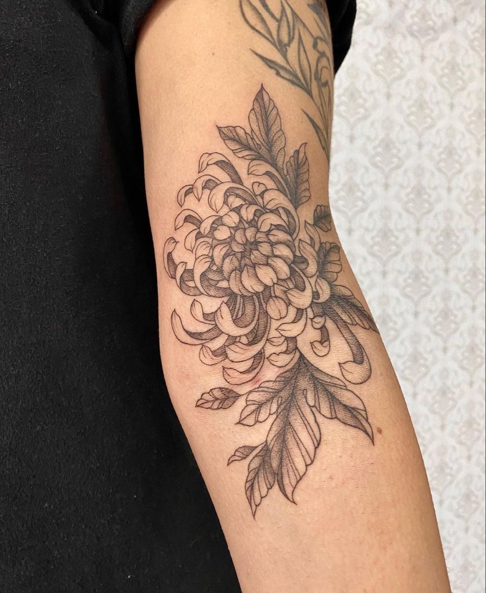 29 Chrysanthemum Tattoo Ideas 2026: Elegant Floral Designs Full of Meaning
