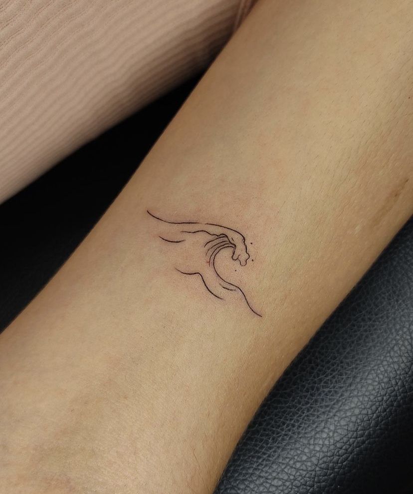 29 Wave Tattoo Ideas 2026: Ocean-Inspired Designs That Capture Freedom, Motion, and Meaning