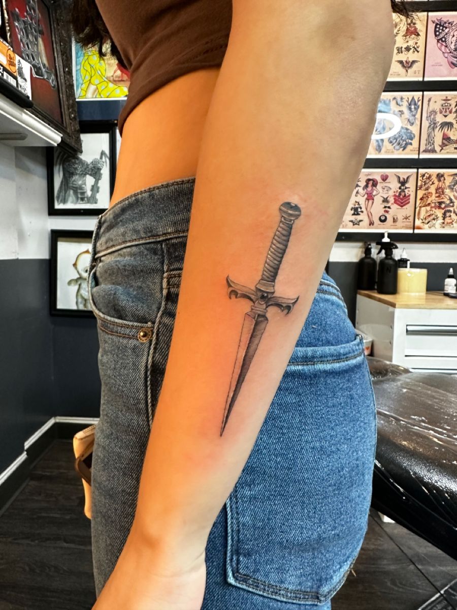 30 Dagger Tattoo Ideas 2026: Stunning Blade Designs That Balance Beauty, Symbolism, and Edge