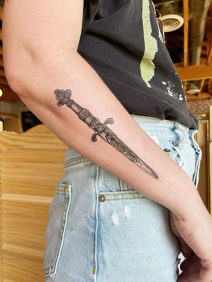 30 Dagger Tattoo Ideas 2026: Stunning Blade Designs That Balance Beauty, Symbolism, and Edge