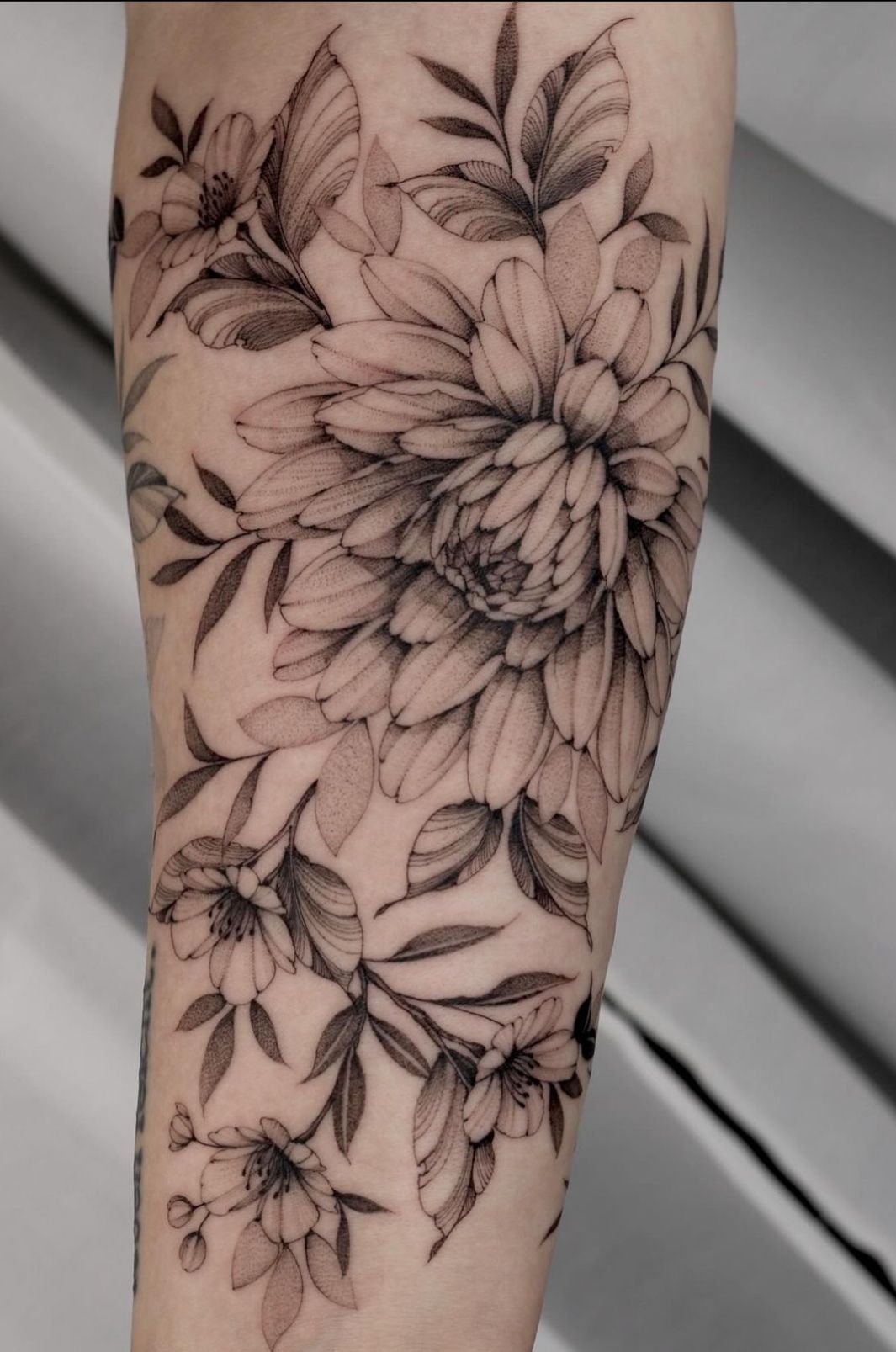 29 Chrysanthemum Tattoo Ideas 2026: Elegant Floral Designs Full of Meaning