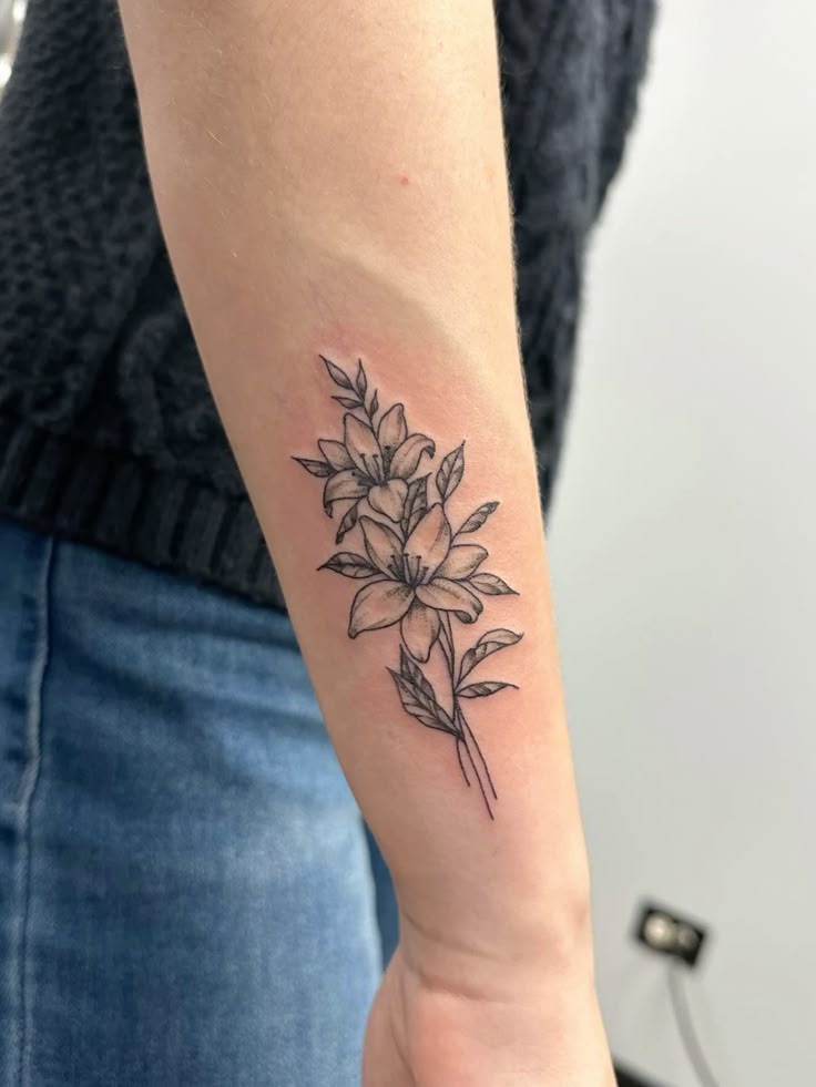 29 Lily Tattoo Ideas 2026: Elegant Floral Designs for Every Style