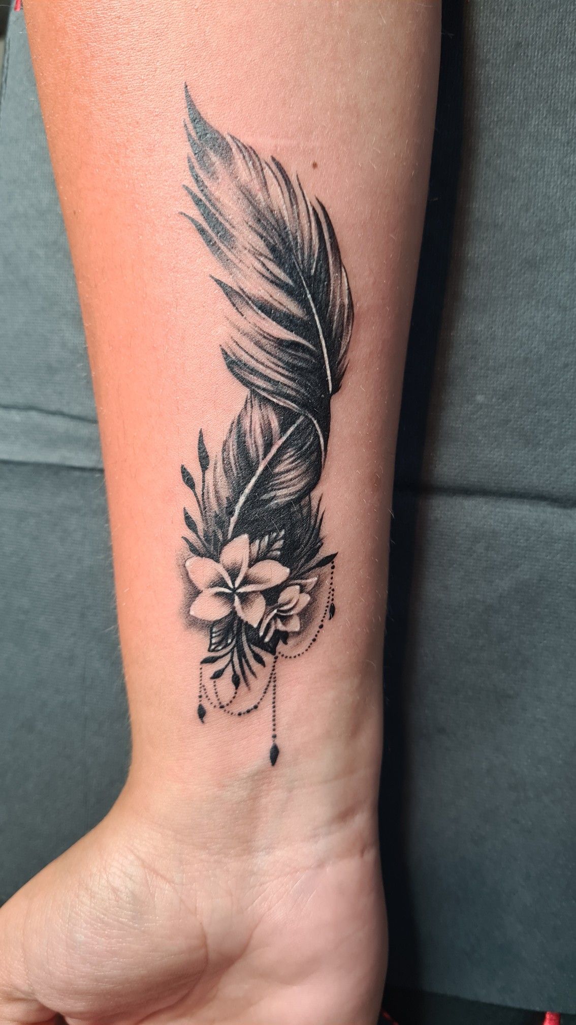 28 Feather Tattoo Ideas 2026: Elegant Designs, Symbolism, and Timeless Inspiration