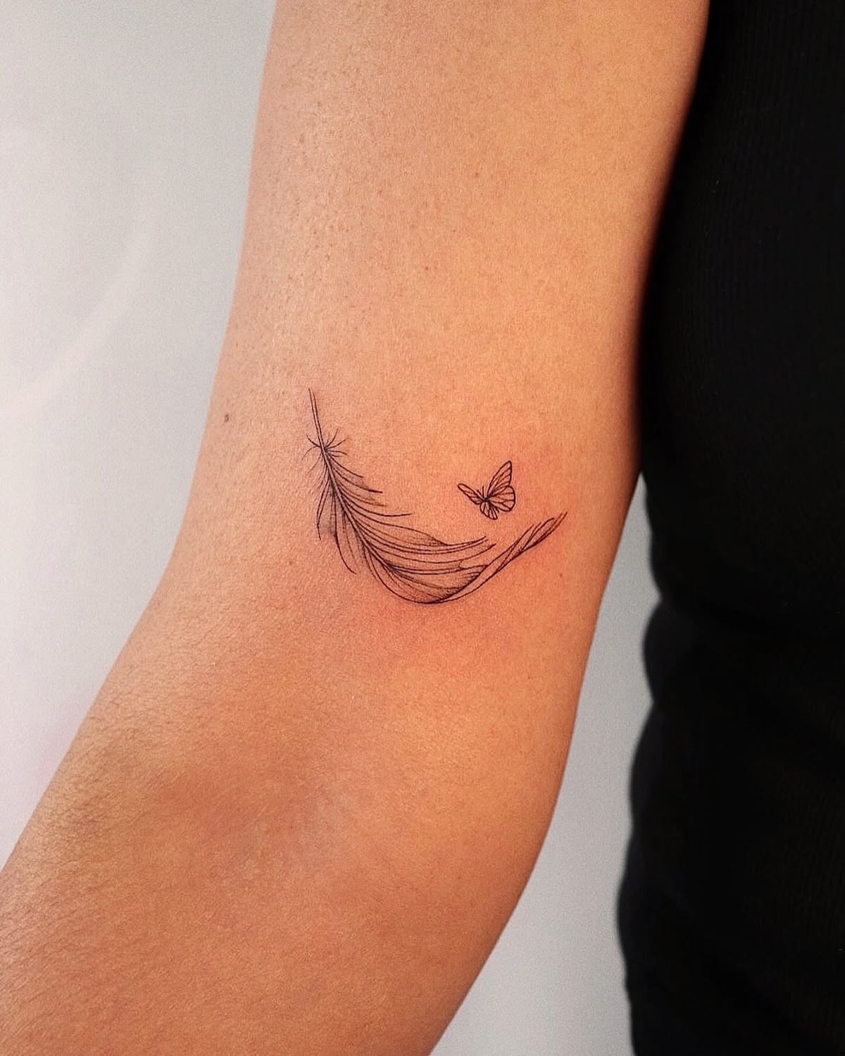 28 Feather Tattoo Ideas 2026: Elegant Designs, Symbolism, and Timeless Inspiration